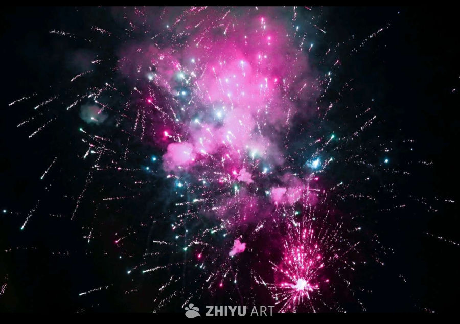 夜空中的绚丽烟花