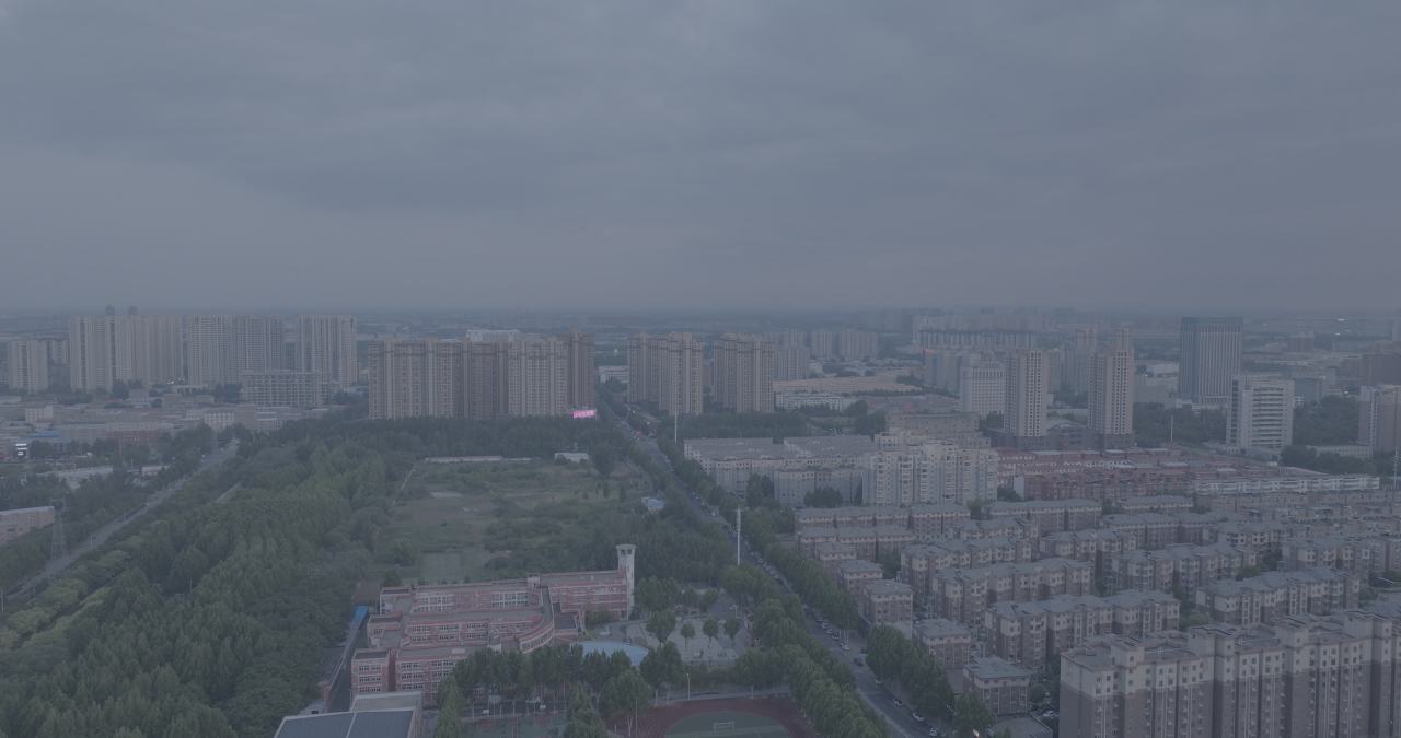 阴天下的城市全景