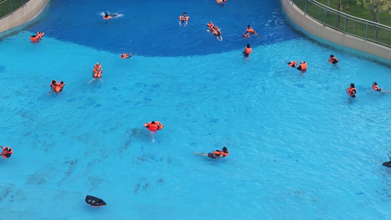 泳池欢乐时光