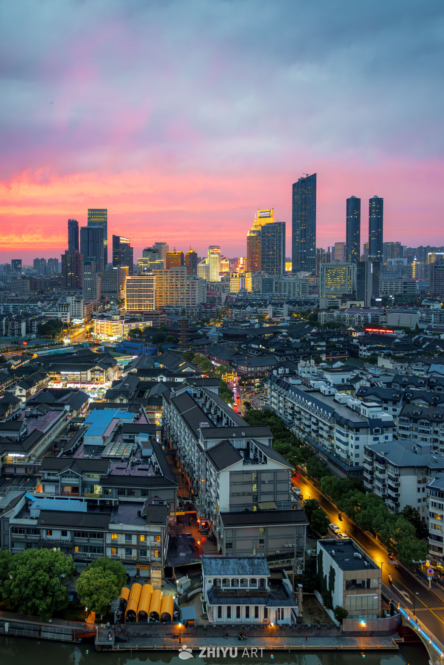 日落下的城市交响