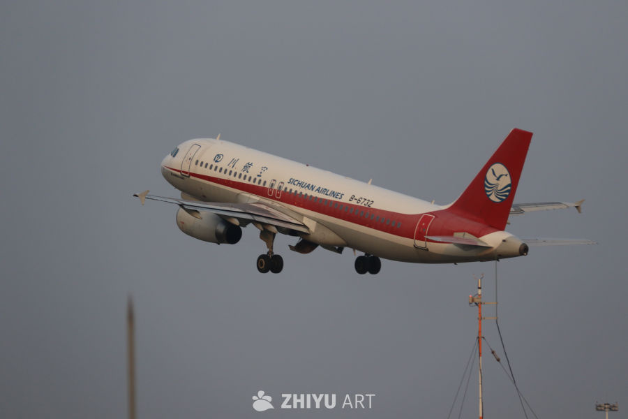 川航空客起飞瞬间