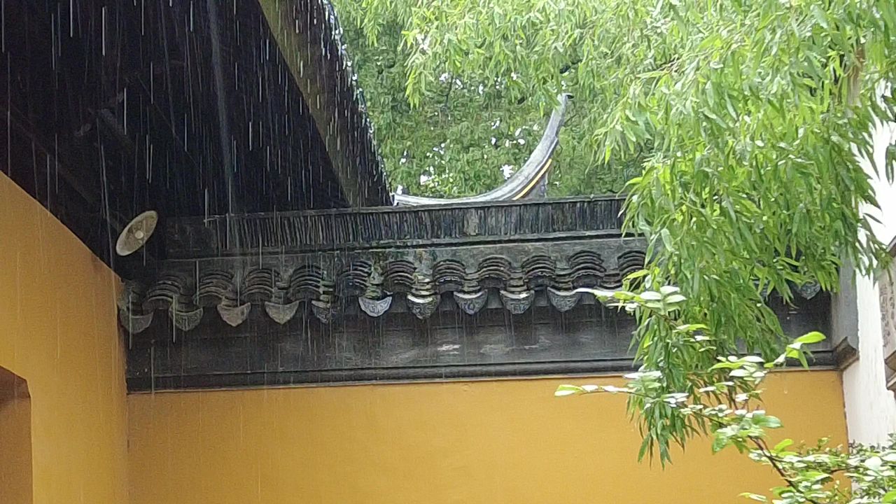  寺庙下雨素材苏州北寺塔实拍