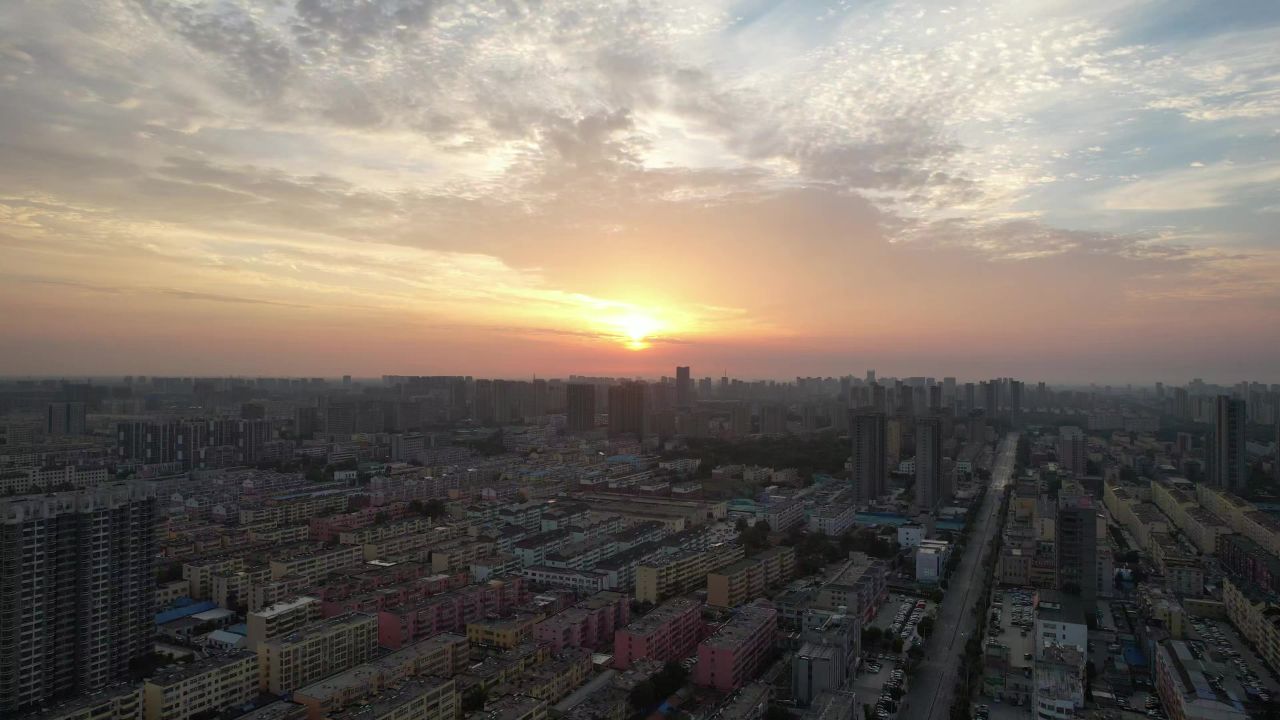 城市清晨日出彩霞航拍山东聊城  