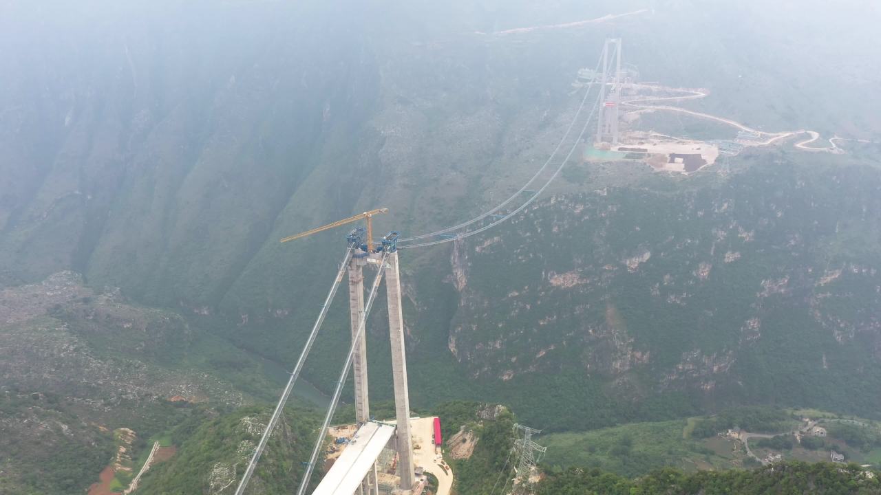 贵州花江峡谷大桥建设