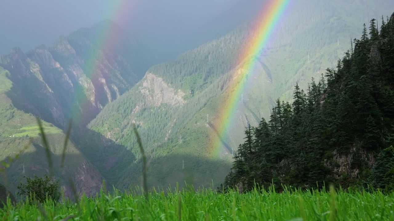 川西措卡湖雨后彩虹唯美大气自然风光