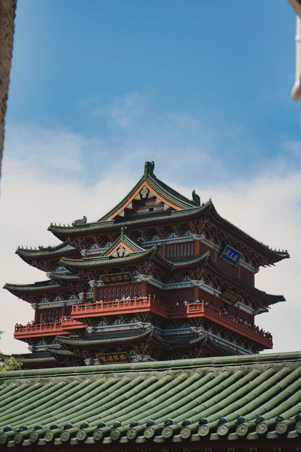 蓝天下的滕王阁