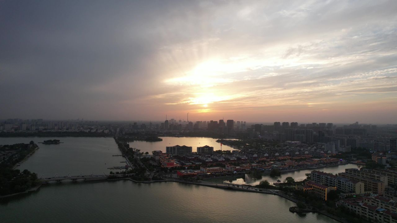 城市夕阳晚霞火烧云夜景降临山东聊城 