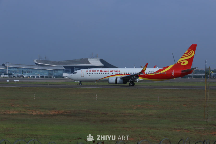海南航空飞机准备起飞