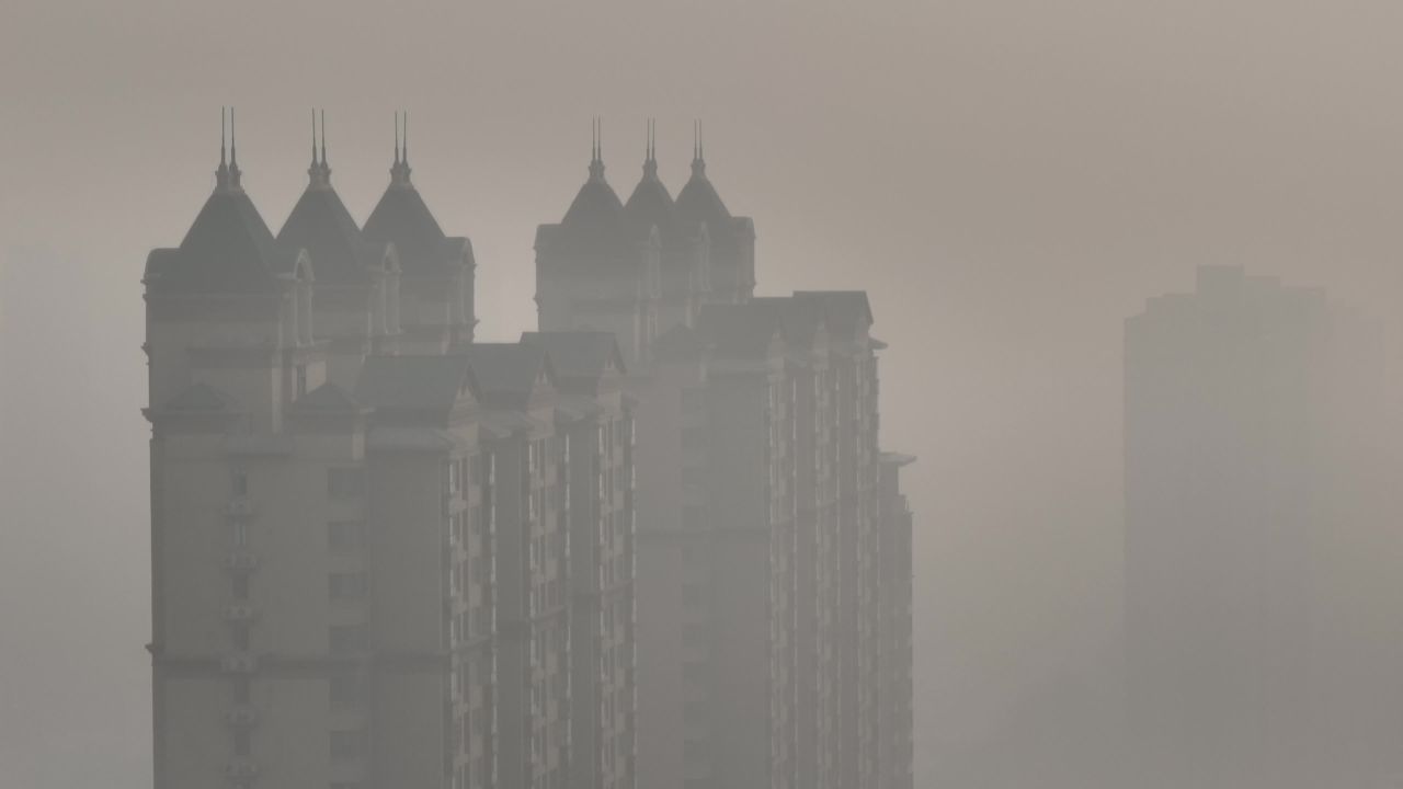 雾中高楼