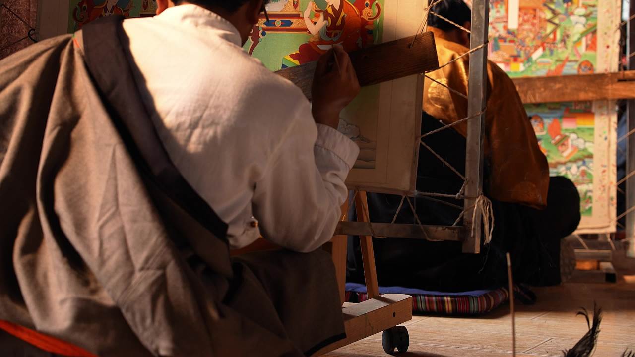 唐卡艺人创作过程