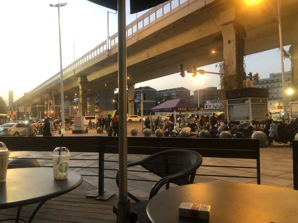黄昏 路灯