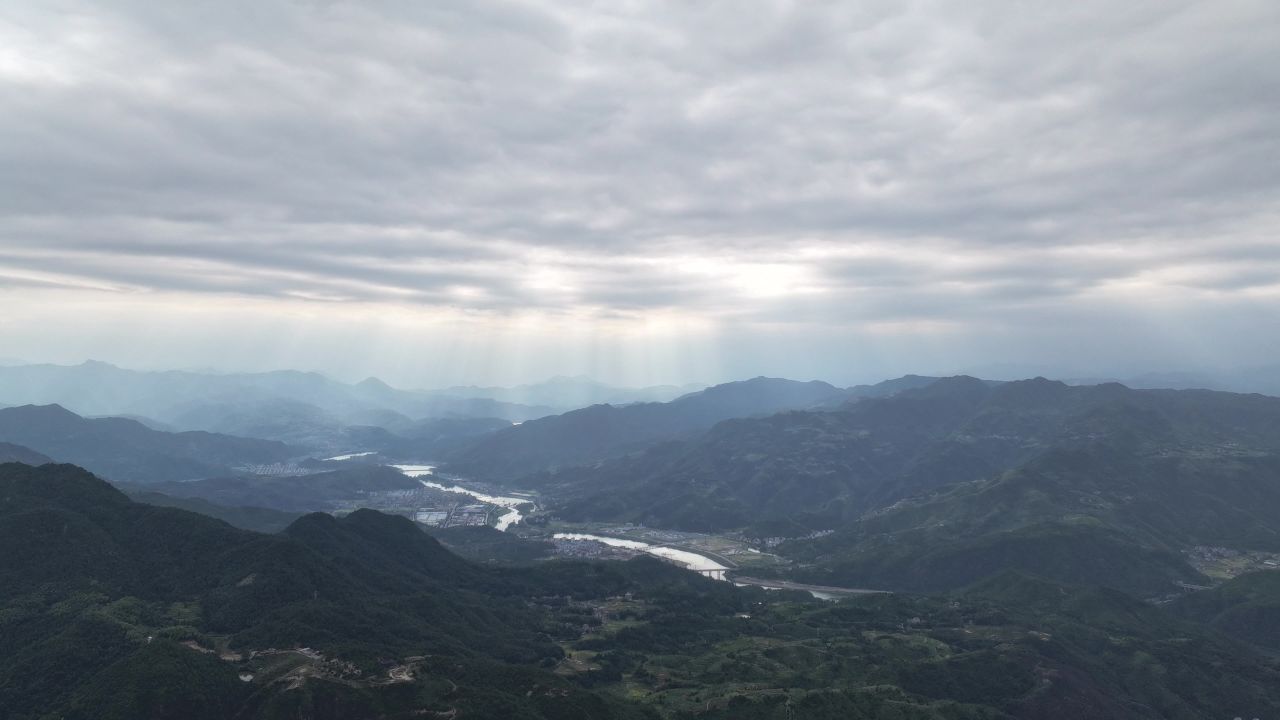 航拍-自然-穿云-阴天-风景-山川 5