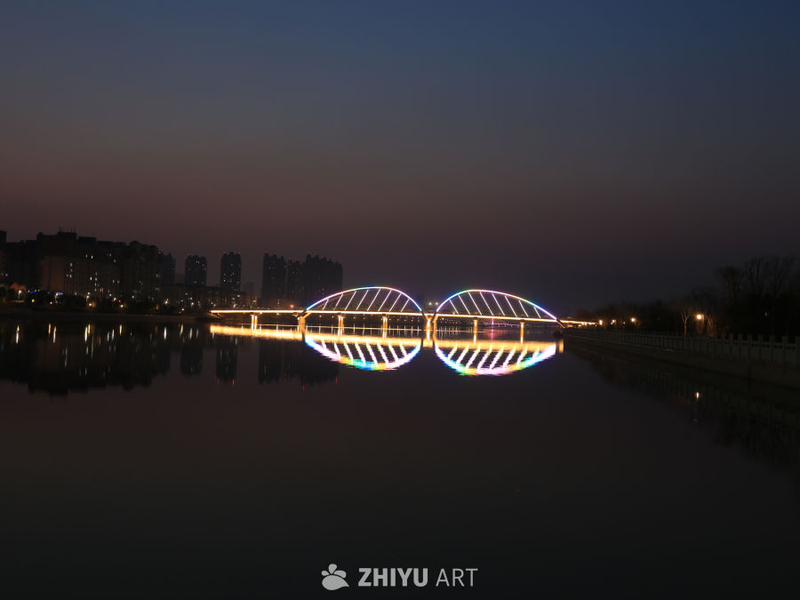 夜色中的桥