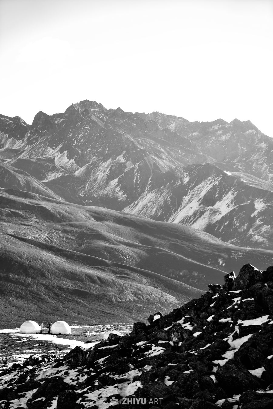 雪山黑白