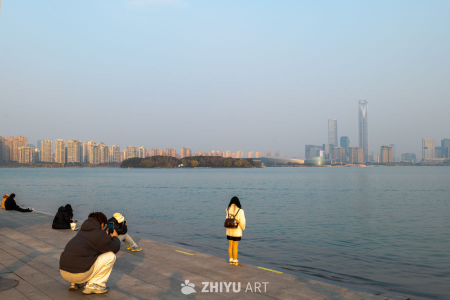 湖畔城市风光摄影