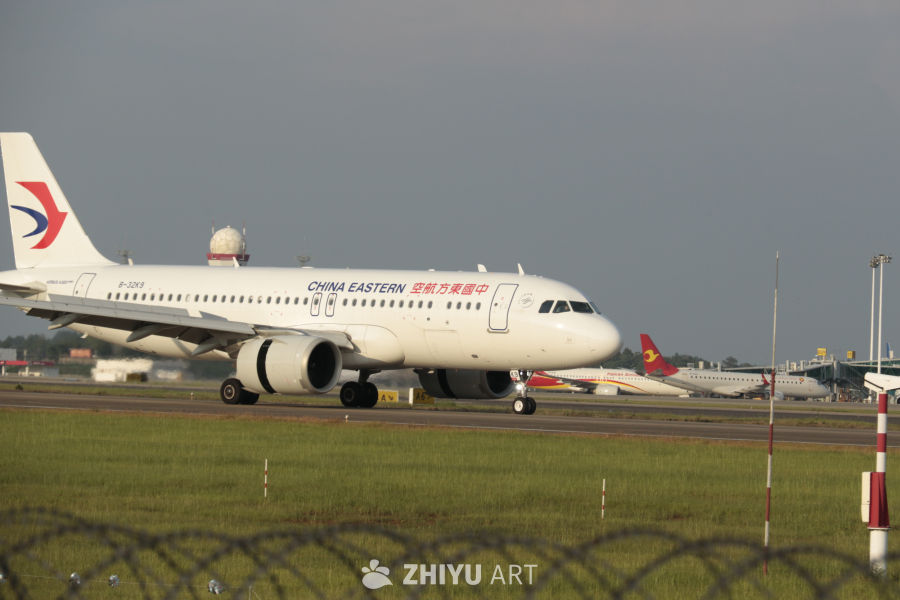中国东方航空飞机准备起飞