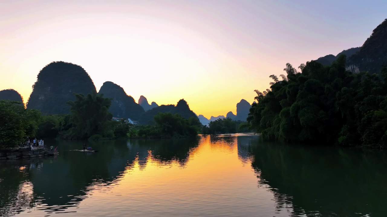 漓江日落静谧景