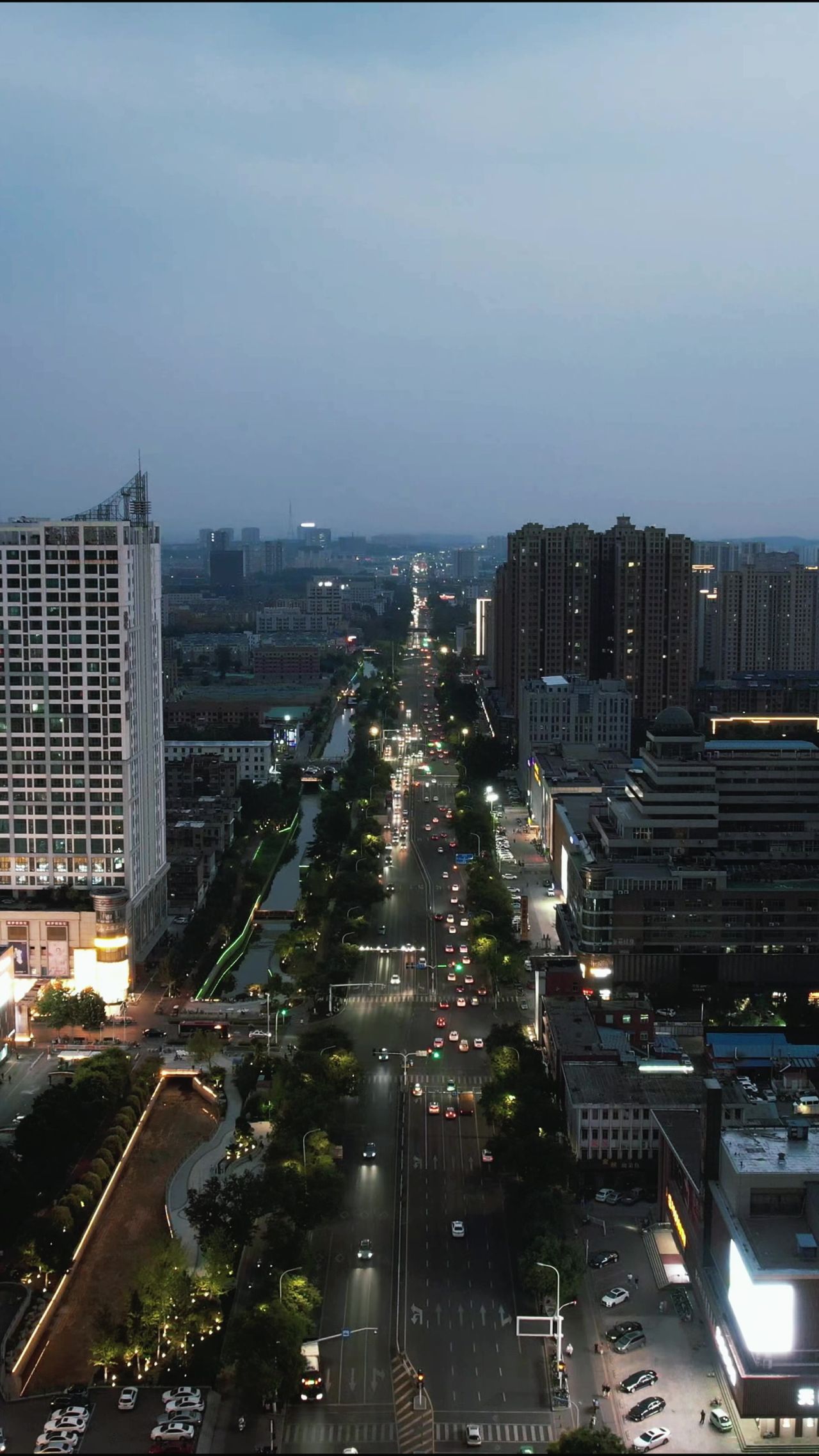 城市夜景交通竖屏航拍 