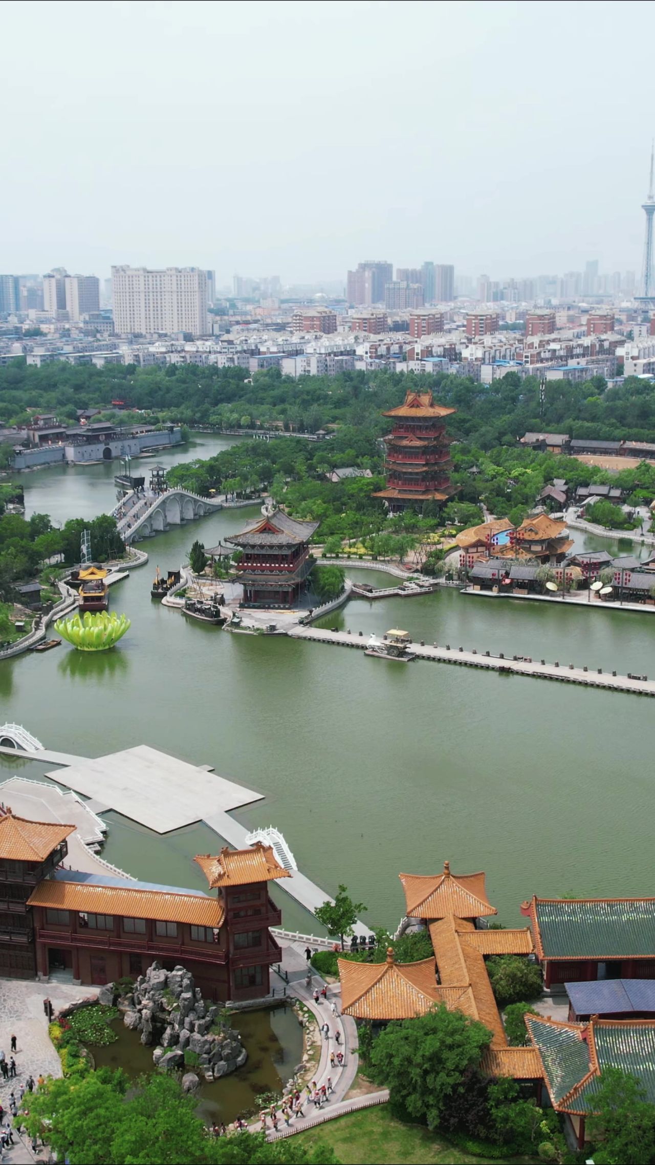 河南开封清明上河园5A景区竖屏航拍 