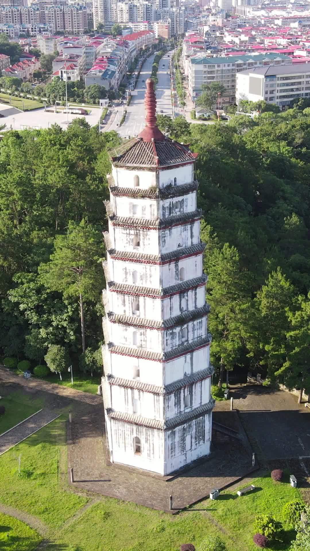 古塔与城市的和谐之美