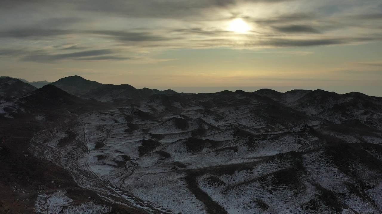 雪山日落