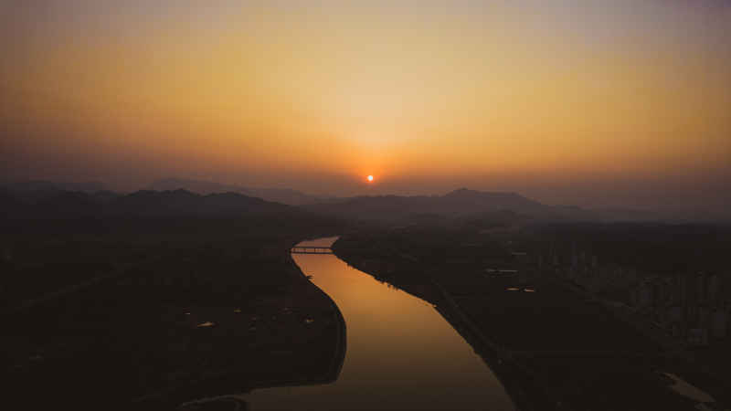 长河落日圆