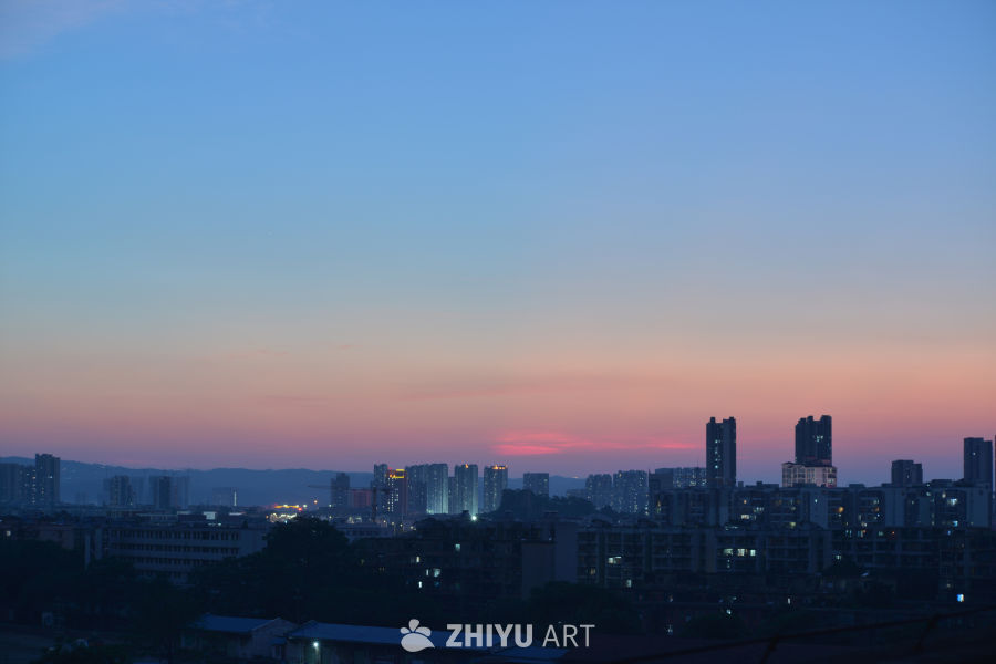 城市日落的宁静时光