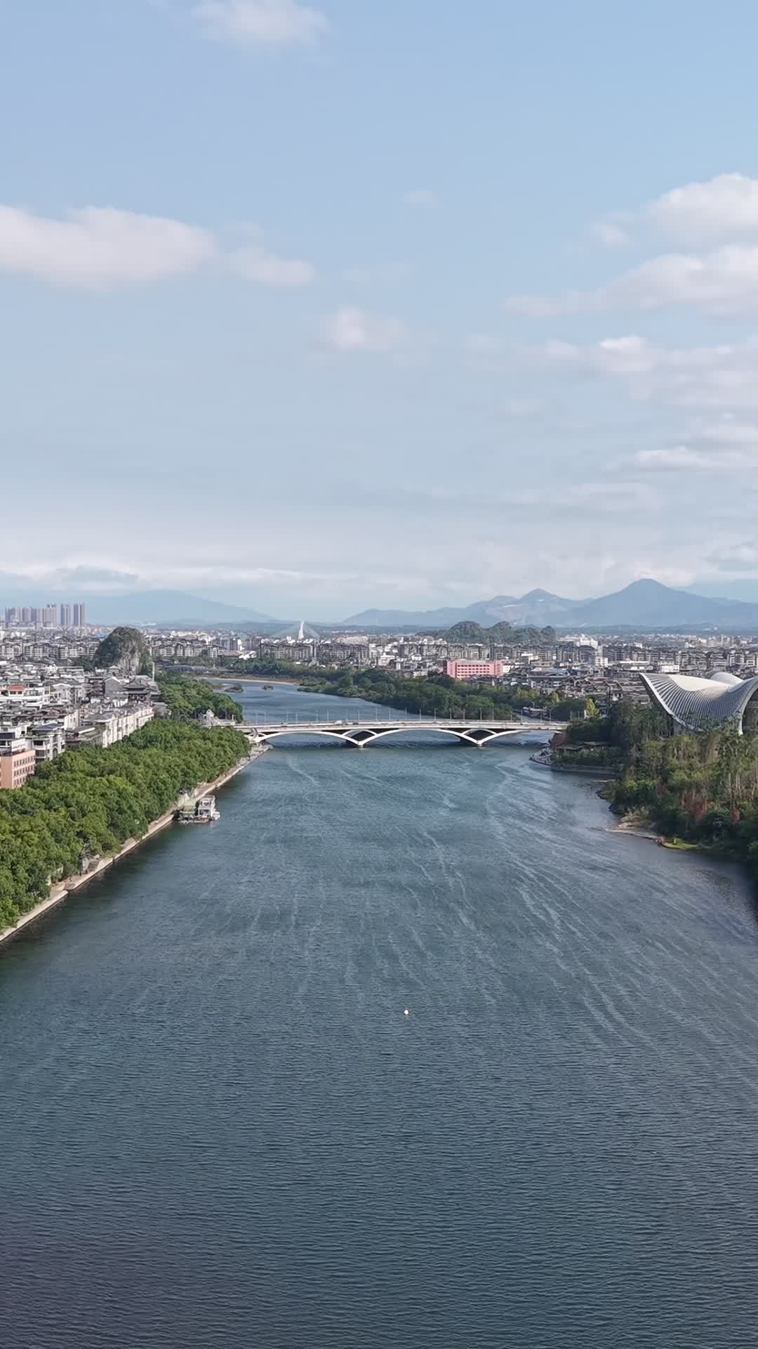 竖版航拍桂林漓江风光 (2)