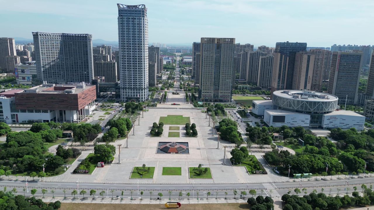 航拍江西鹰潭市民广场鹰潭大厦