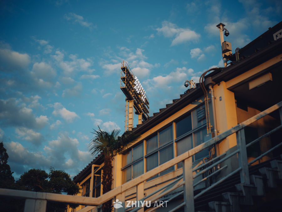 体育场的黄昏时光