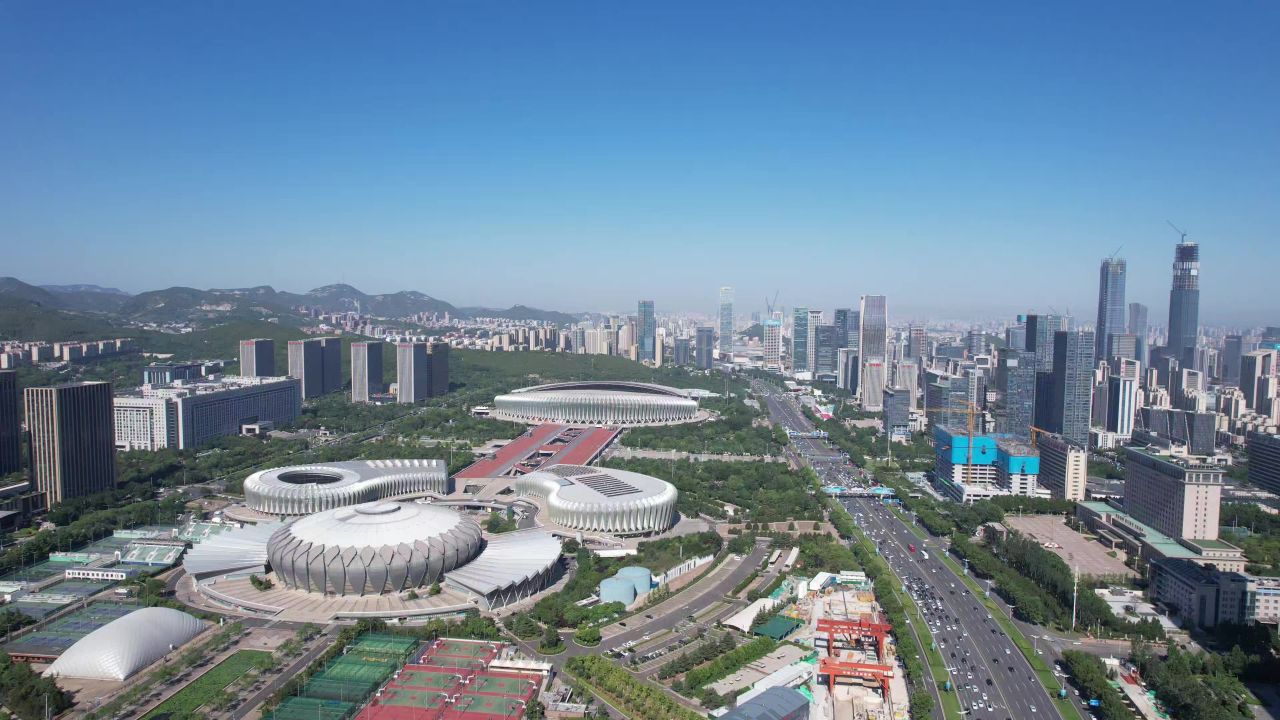 山东济南奥体中心经十路交通航拍  