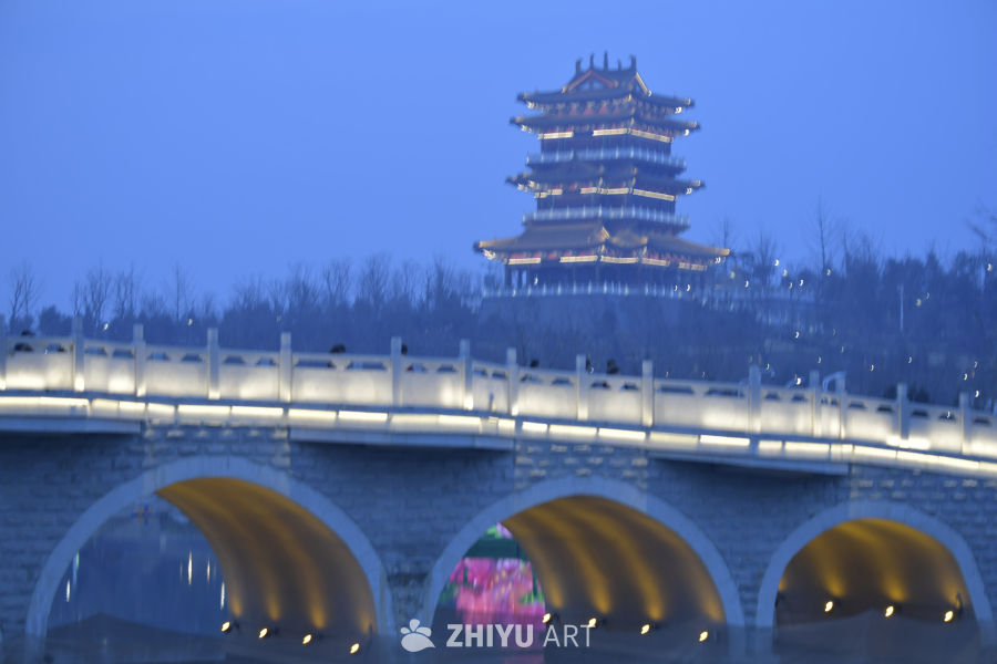 夜幕下的古塔与桥