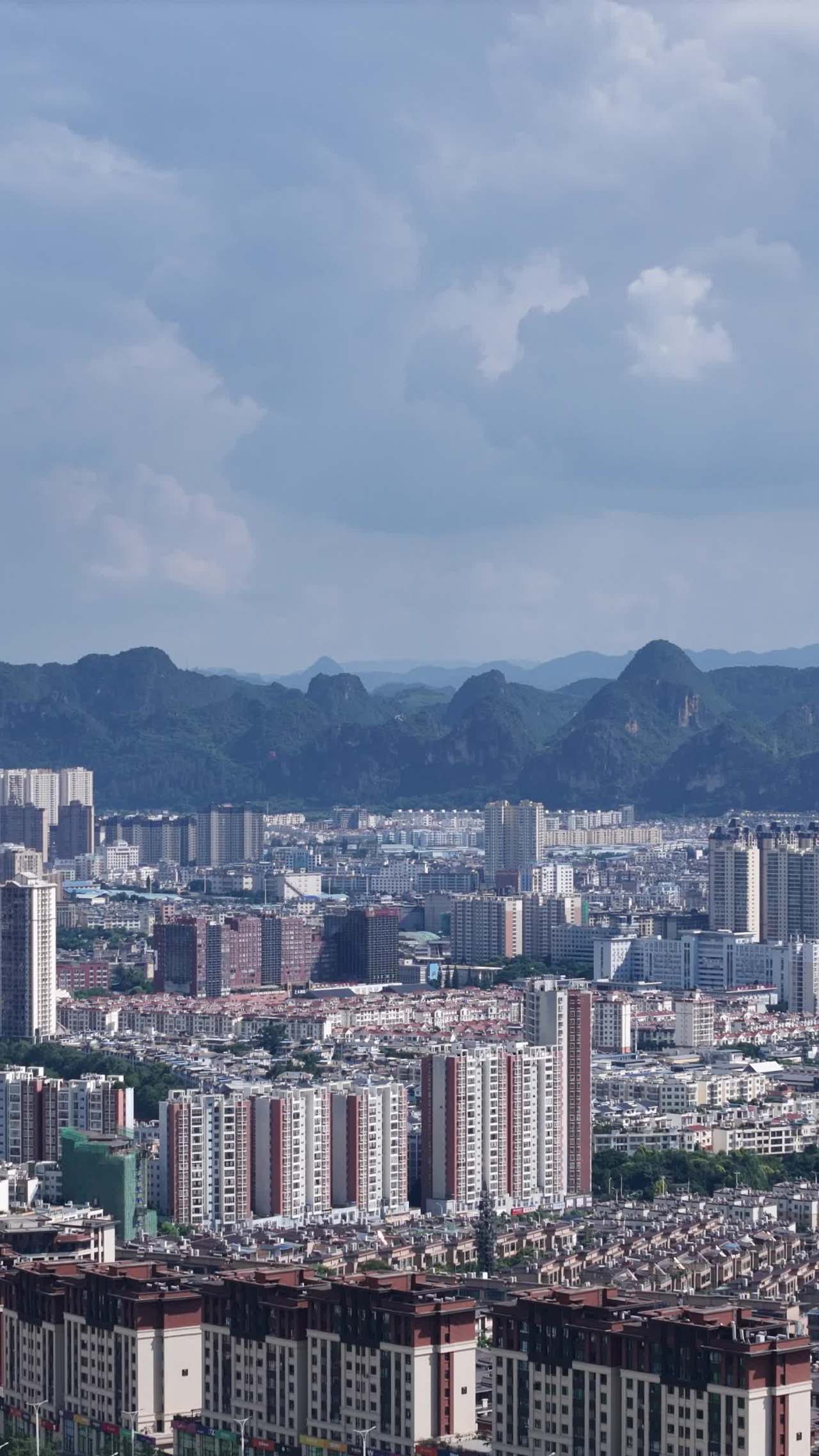 城市与山川的和谐共存