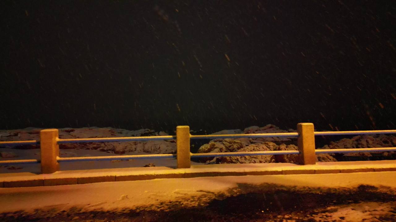 青岛老城区琴屿路夜景海边雪景航拍 1