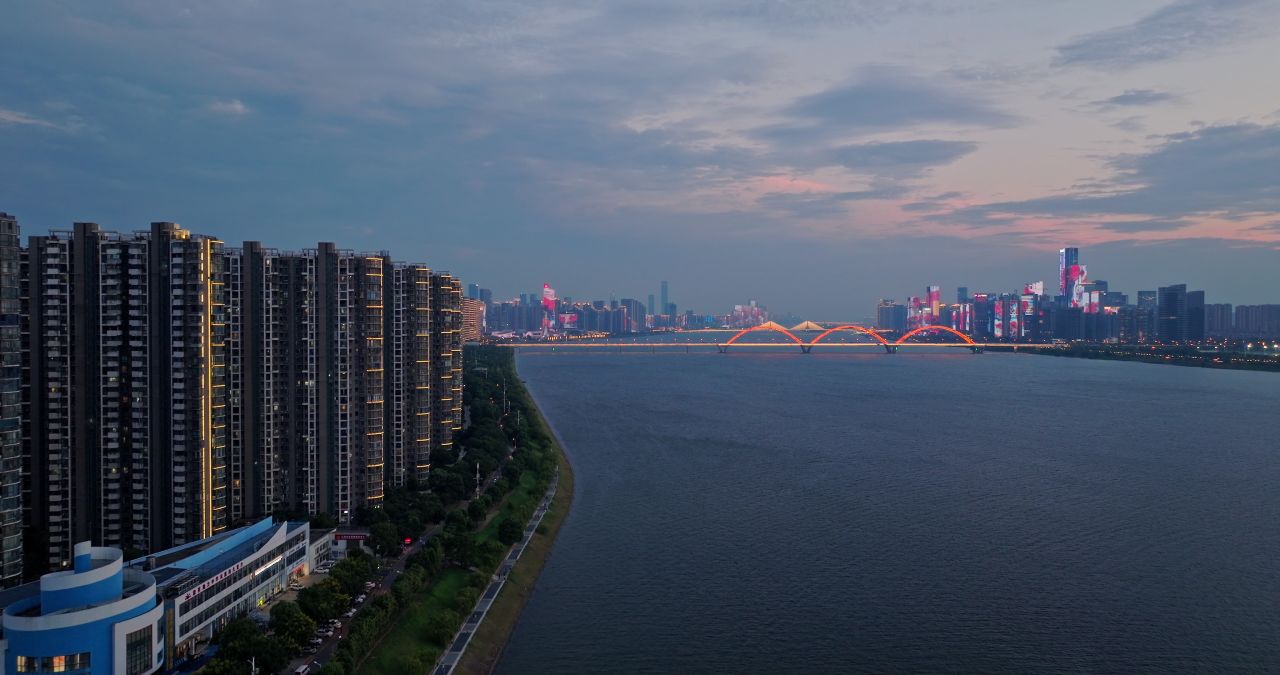 湖南长沙城市日落晚霞风光航拍