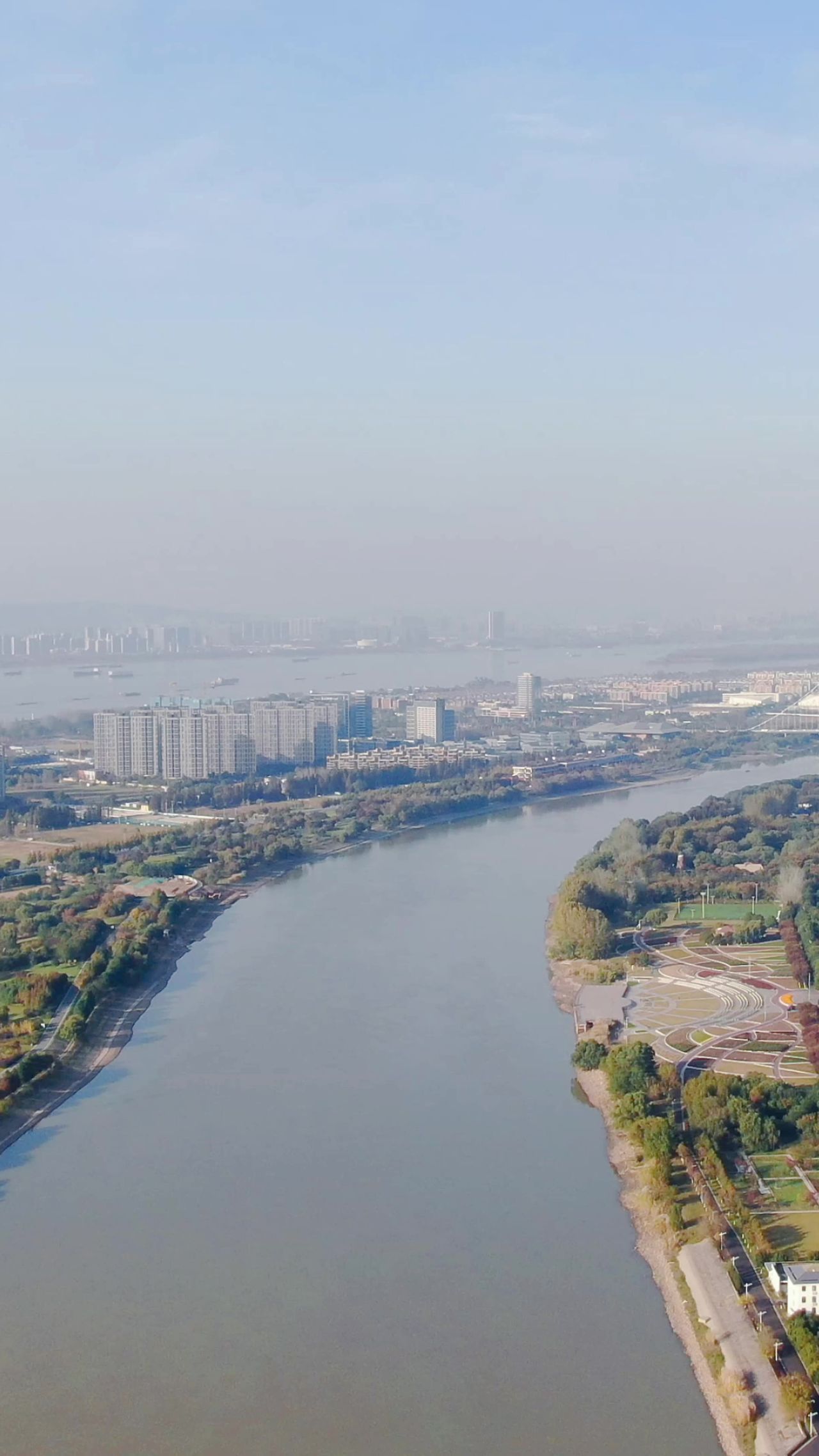 城市航拍江苏南京夹江风光竖屏