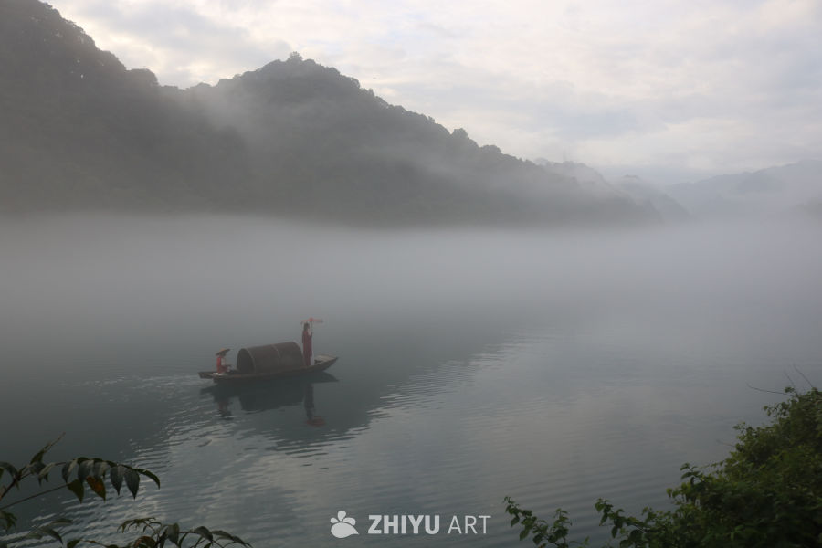 美人伫雾观静湖 2