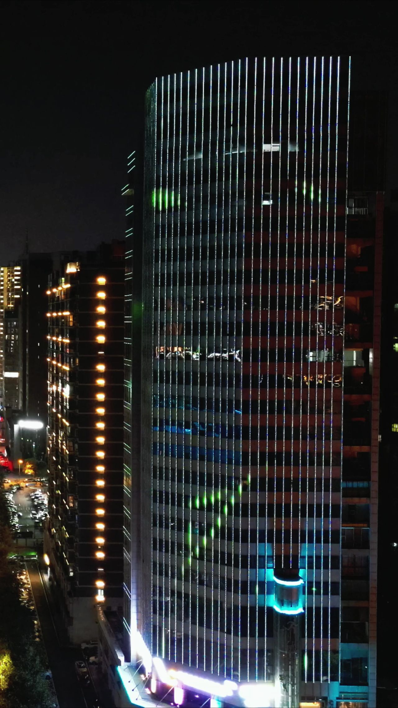  湖北宜昌城市夜景灯光竖屏航拍