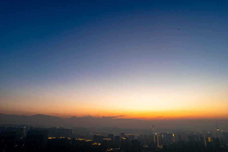 陕西西安城市夜幕降临航拍图 