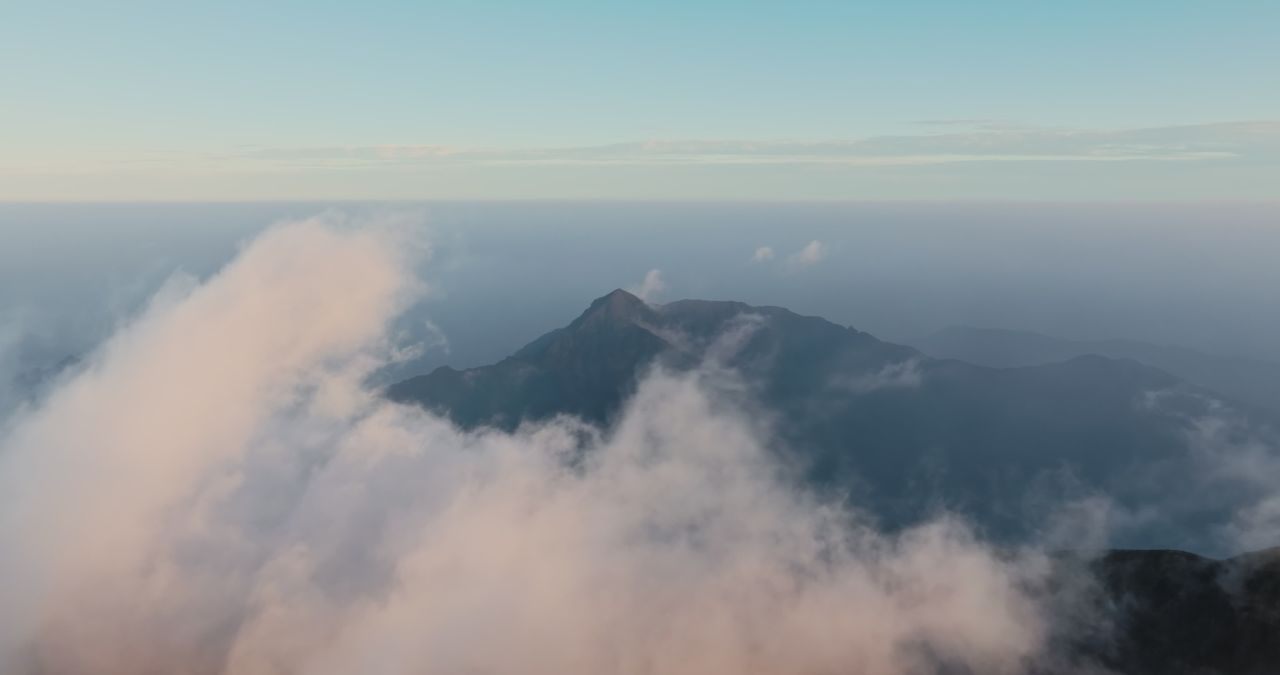 江西萍乡武功山日出日落云海风光航拍 3