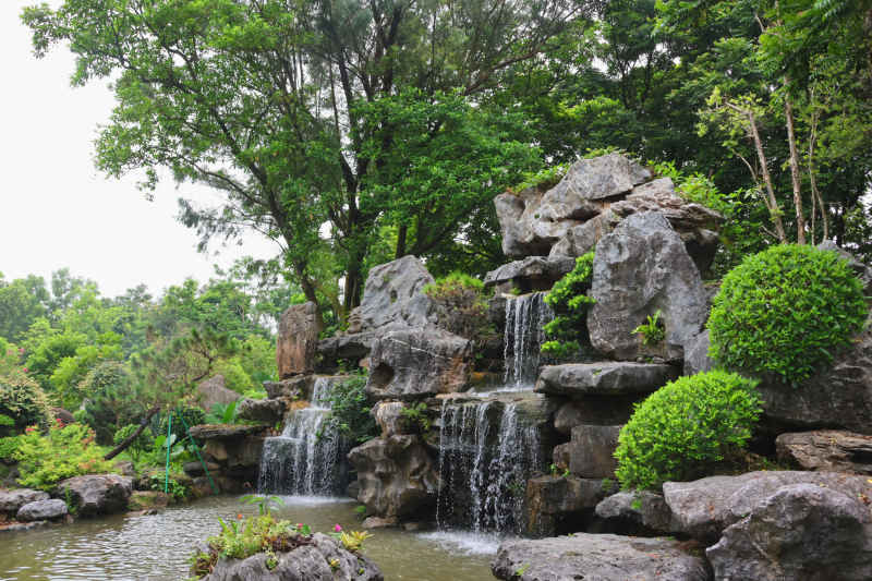 公园小瀑布