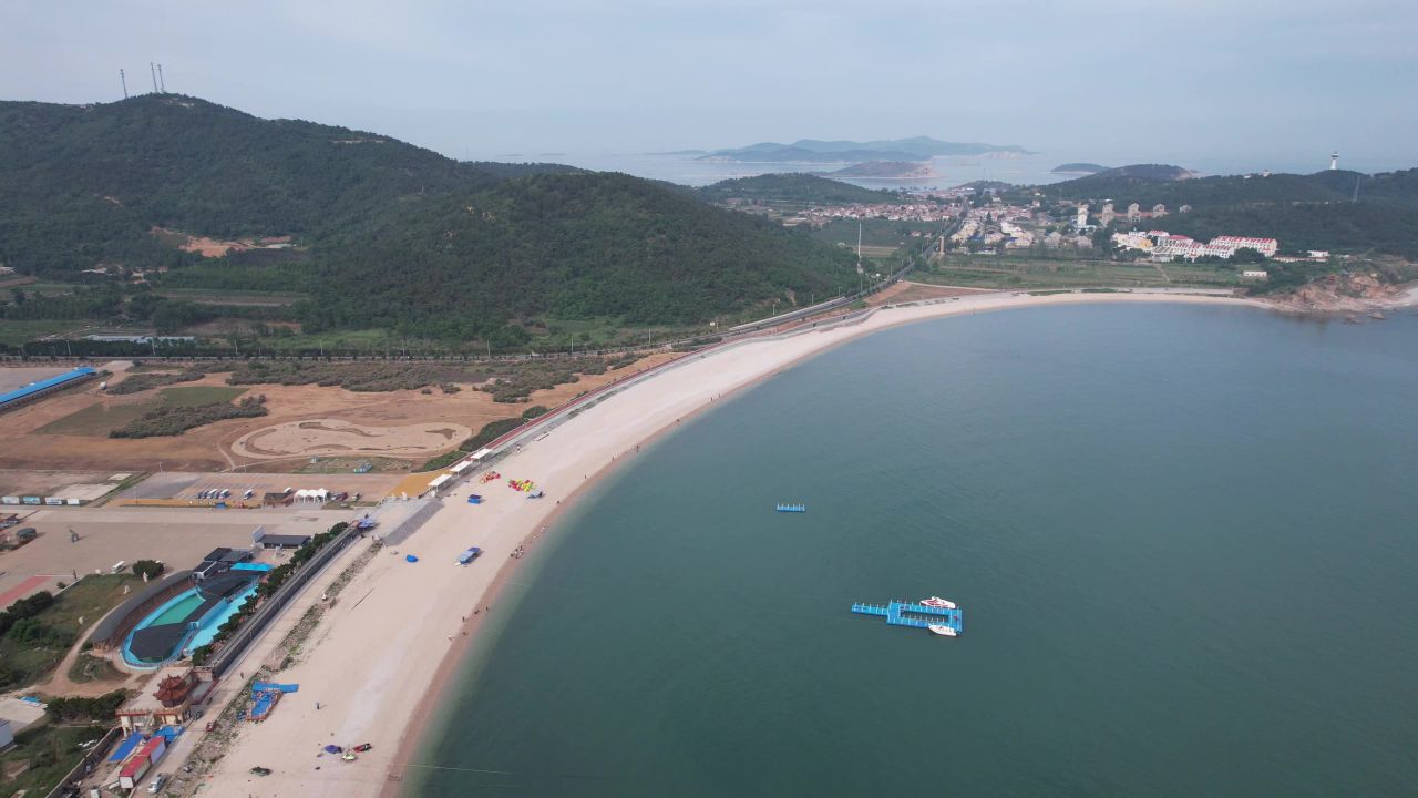 大海海洋沙滩礁石海岛自然风光航拍 