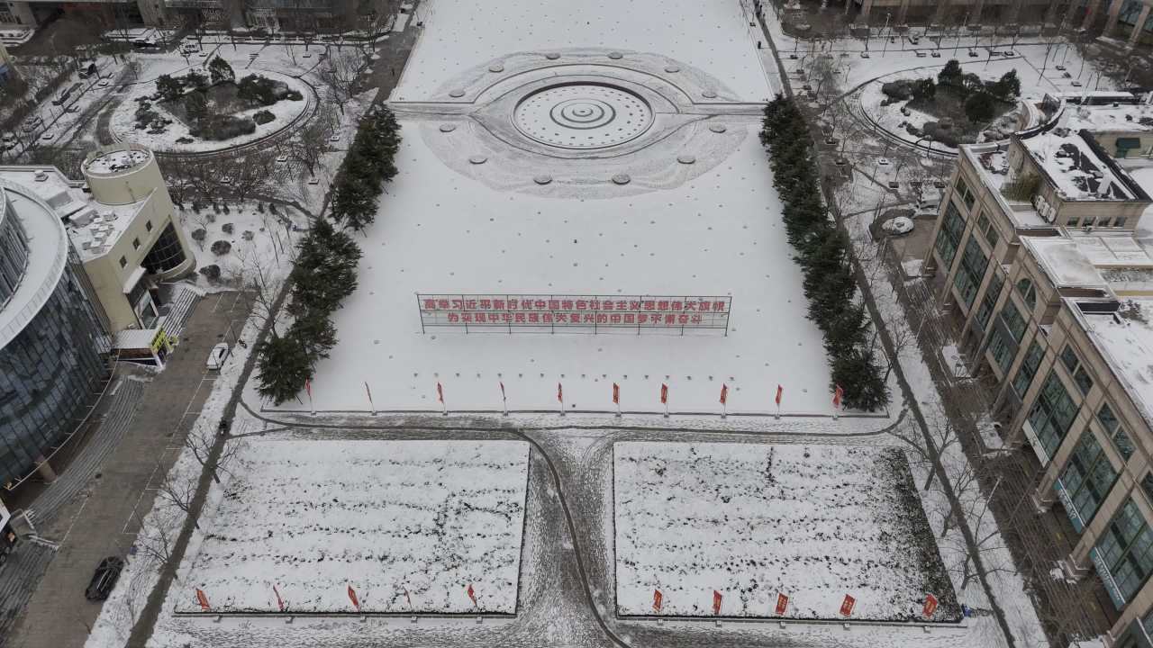 青岛五四广场情人坝海边城市雪景航拍 7