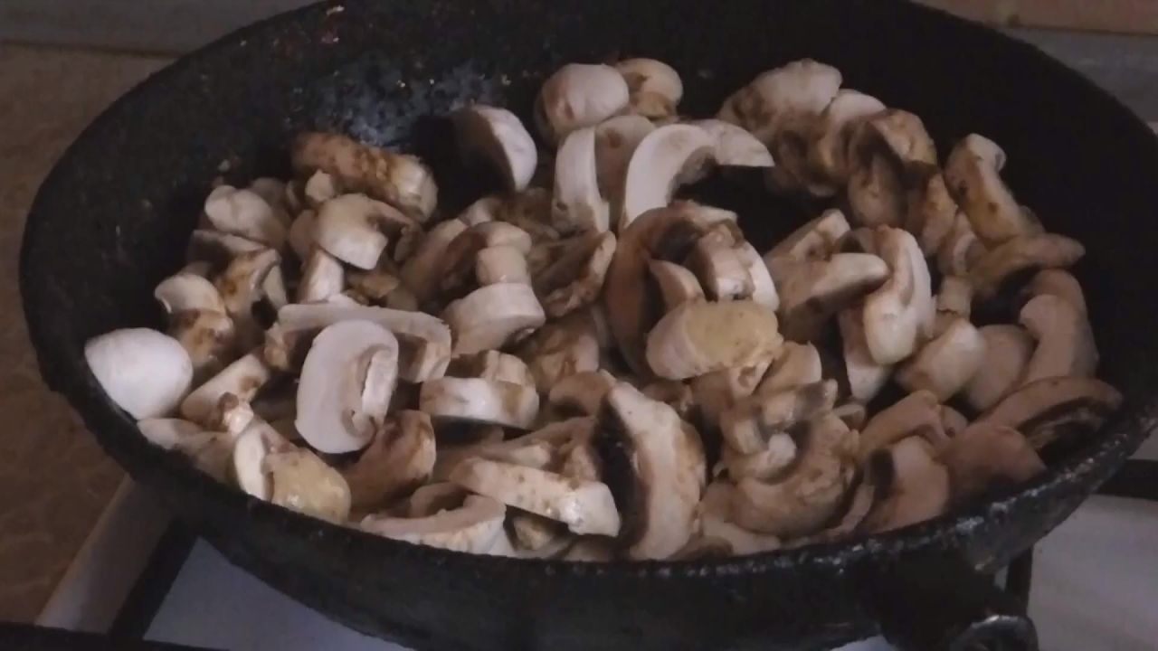 蘑菇食品美味煎锅