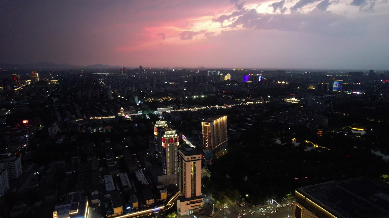 山东淄博晚霞城市夜幕降临夜景灯光航拍