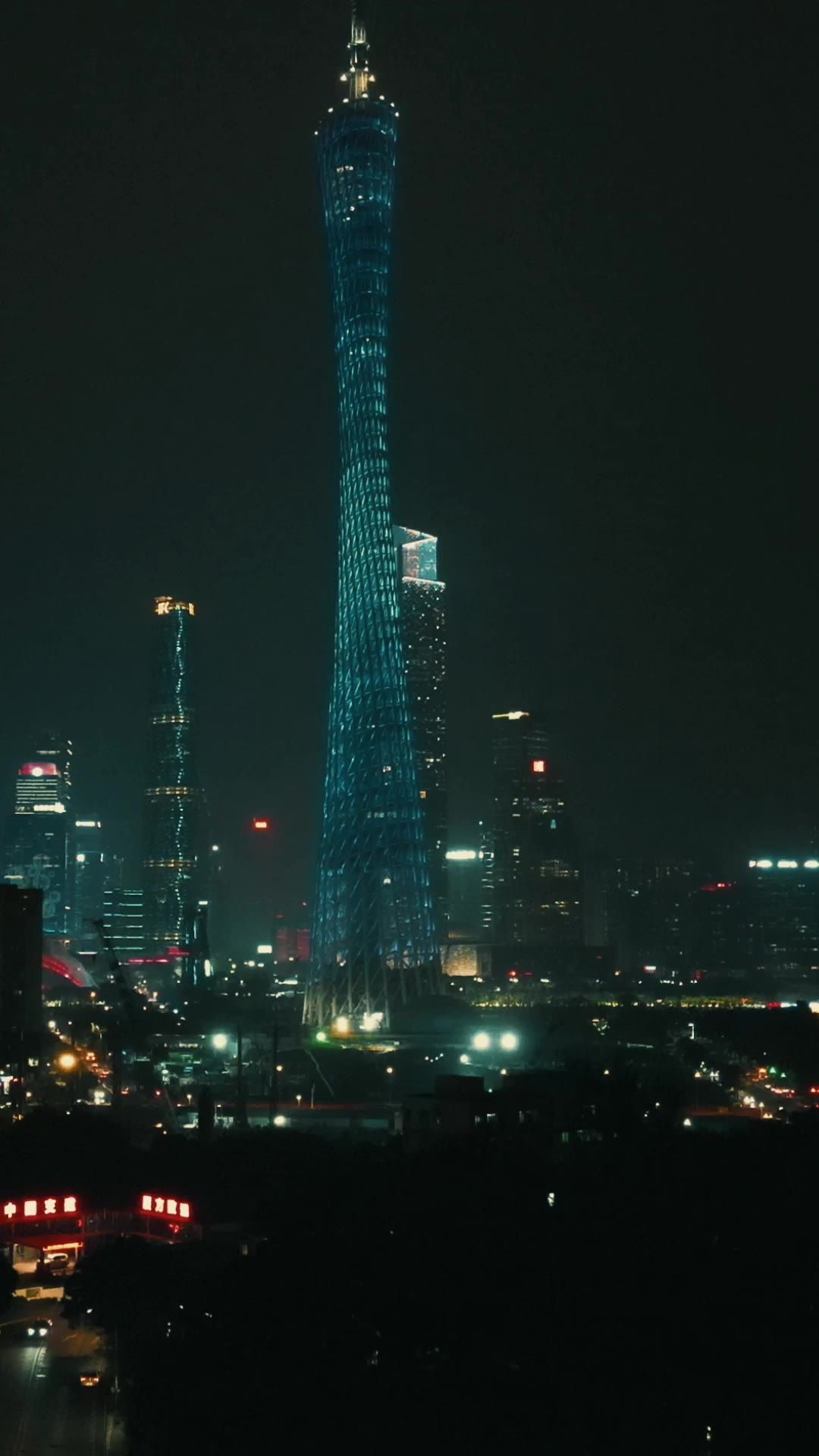  城市航拍广州塔夜景灯光竖屏航拍 