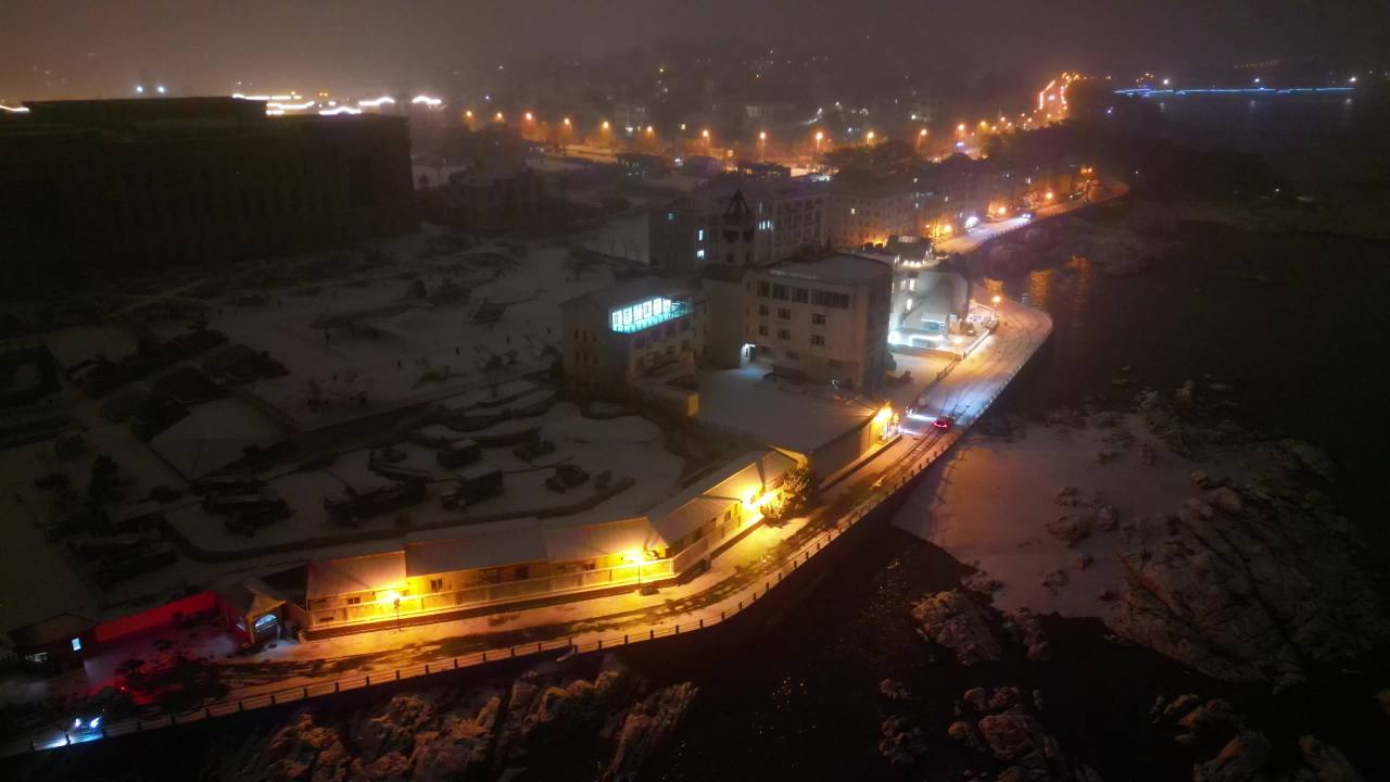 青岛老城区琴屿路夜景海边雪景航拍 5