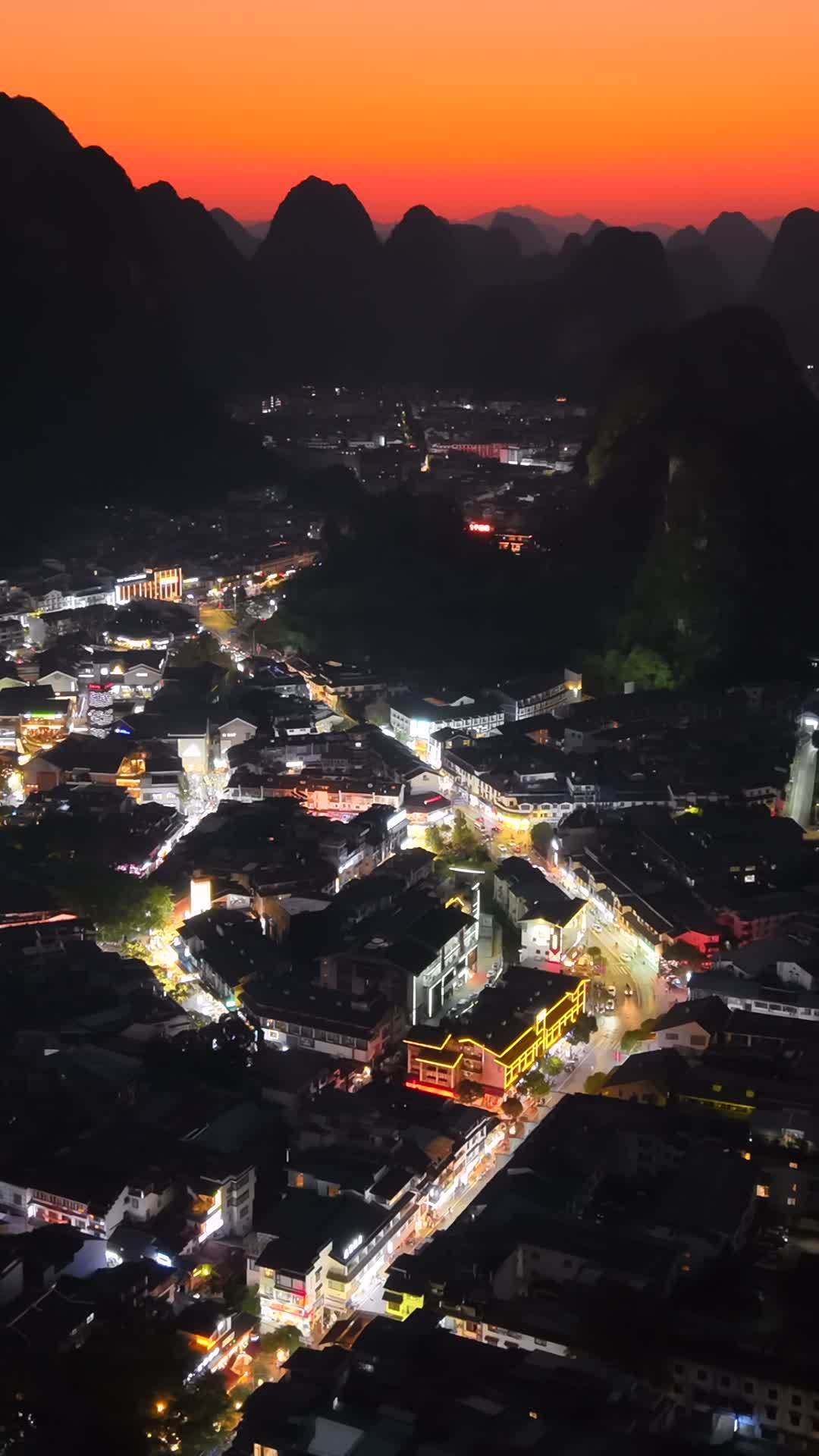 夜幕下的山城灯火