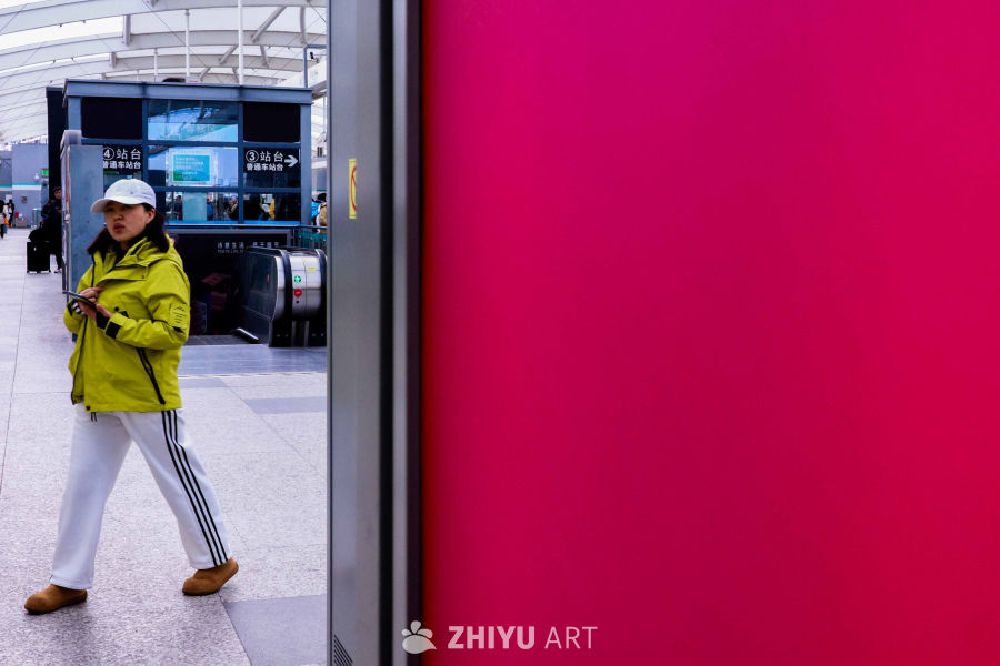 车站中的色彩碰撞