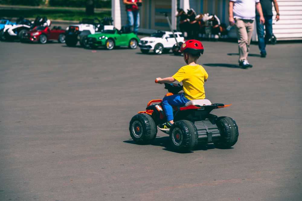 孩子玩具车快乐驾驶